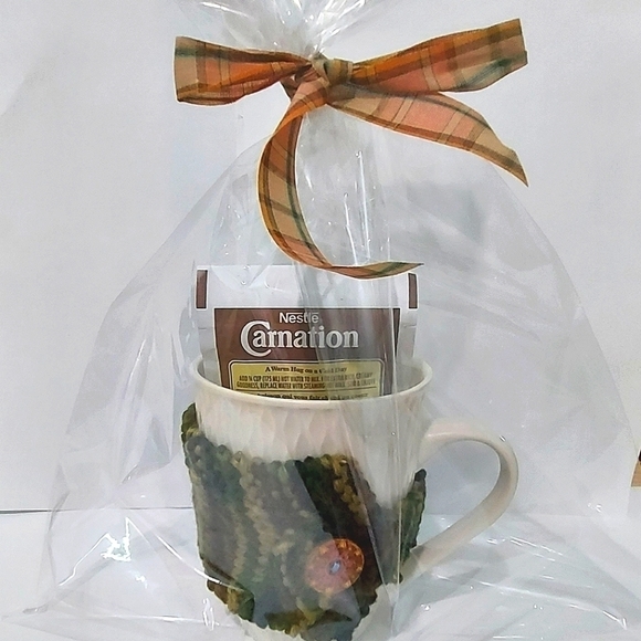 Hand Knit Mug Cozy Set for Hot Beverage Lovers - Picture 3 of 4